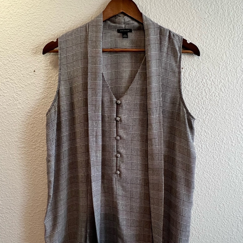 Ann Taylor Black and White Houndstooth Check Buttoned Blouse